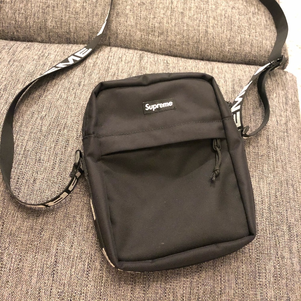 Supreme Shoulder Bag Black (Authentic)